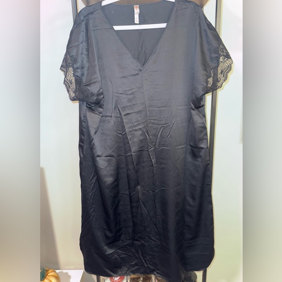 Natori Other - Natori Black Lace Sleeve Chemise